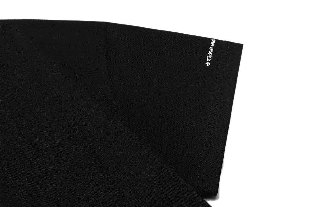 P150 Chrome Hearts 2026 early spring new style Breast pocket Thread printed logo Uniform short-sleeved T-shirt for men and women · Customized 300g 100% double yarn pure cotton fabric · Custom dyed 32 count double-strand thread · Collar label, hangtag, main mark and three labels complete Color: Black Size: XS S M L